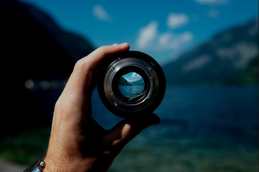 AI Bulls Ignore Geopolitical Storm as QQQ Holds Steady